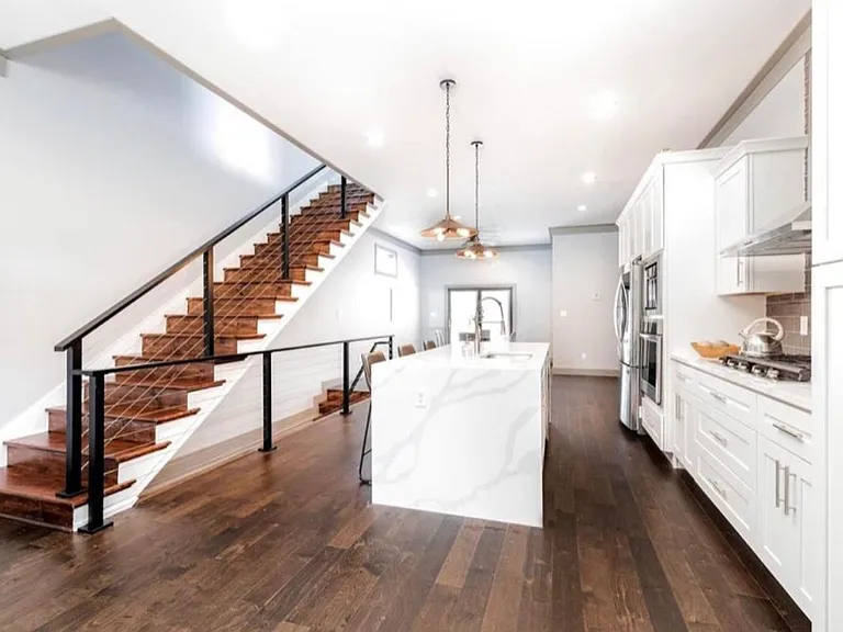 4319 Hunt Ave — Photo 1