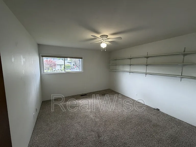 710 NW Midland Ave — Photo 31