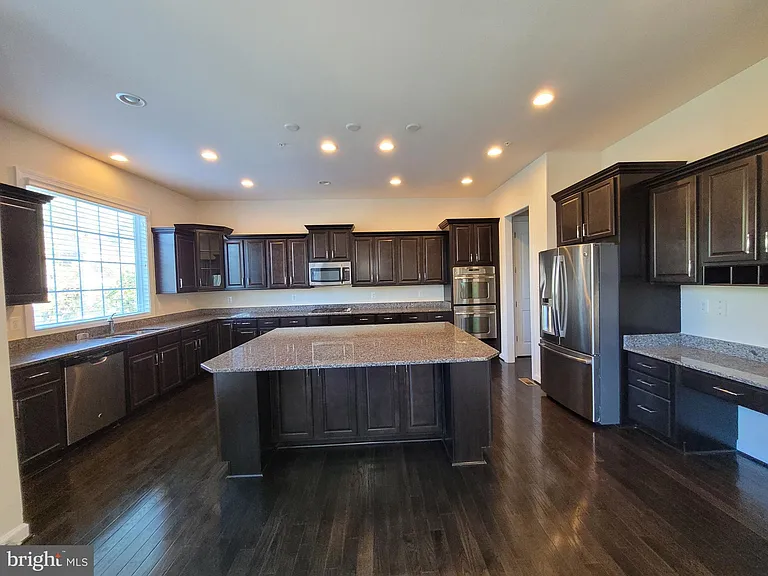 15406 Sir Edwards Dr — Photo 15