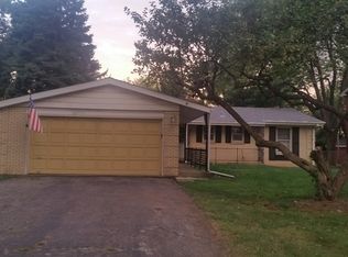 208 Pinecroft Dr, Roselle, IL 60172