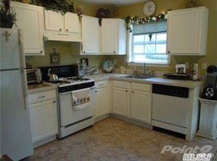 62 Biltmore Cir, Huntington Station, NY 11746
