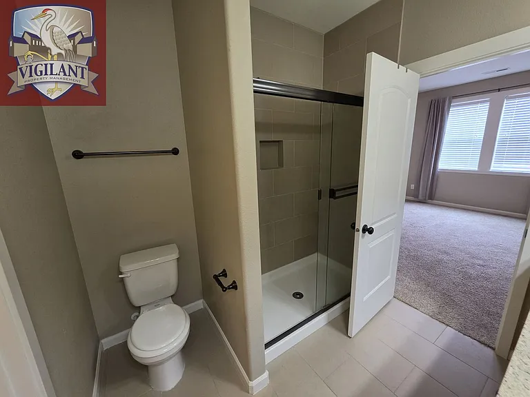 2605 NE 130th Ct — Photo 4