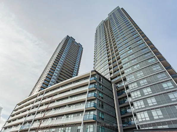 30 Upper Mall Way #A719, Vaughan, ON L4J 0L7