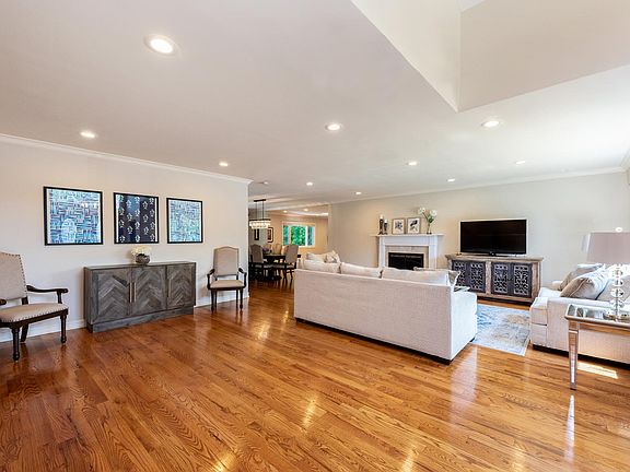 4th image of 114 Westwood Cir