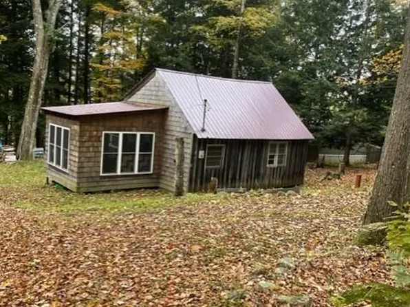 5 Avenue C, Hadley, NY 12835