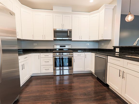 5th image of 213 N Walnut St APT 208