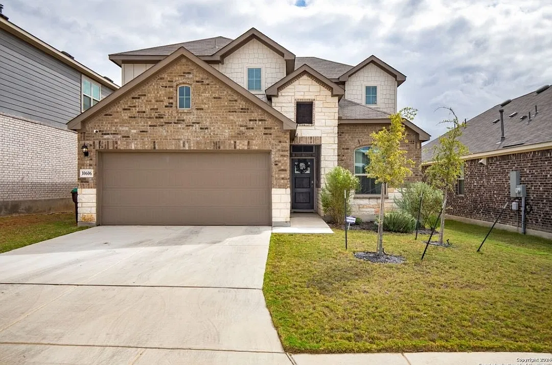 4 bed, 3.5 bath, 2714 sqft, $2,400 — Photo 1
