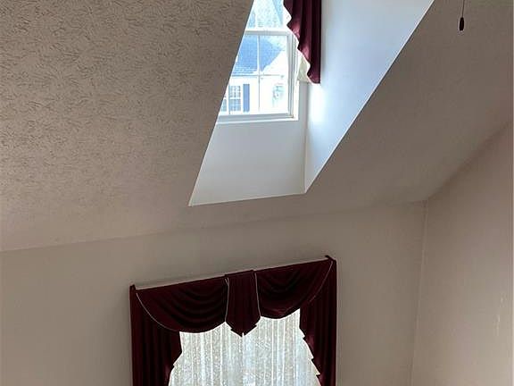 5th image of 42 High Point Dr Unit 22