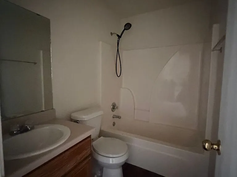 3204 Hereford Ln — Photo 11
