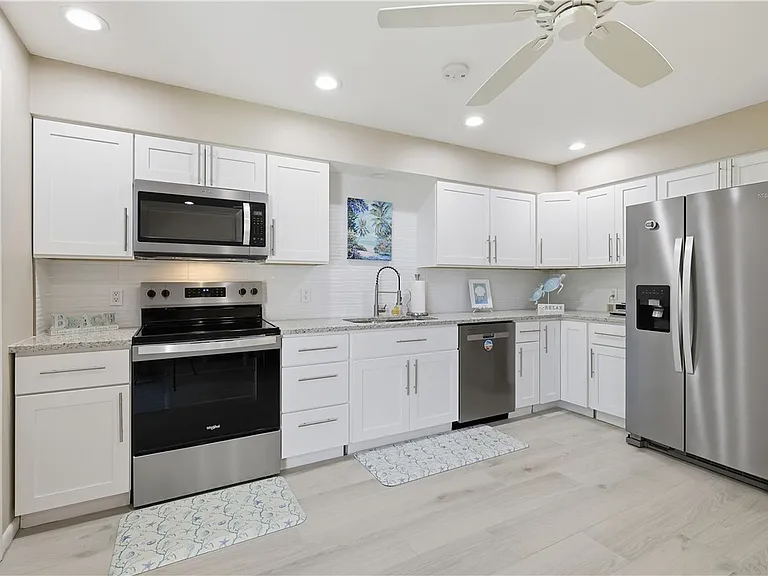 4019 Silver Palm Dr #8 — Photo 6
