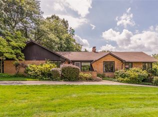 25404 Bryden Rd, Beachwood, OH 44122