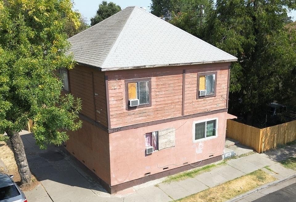 1st image of 1200 S California St