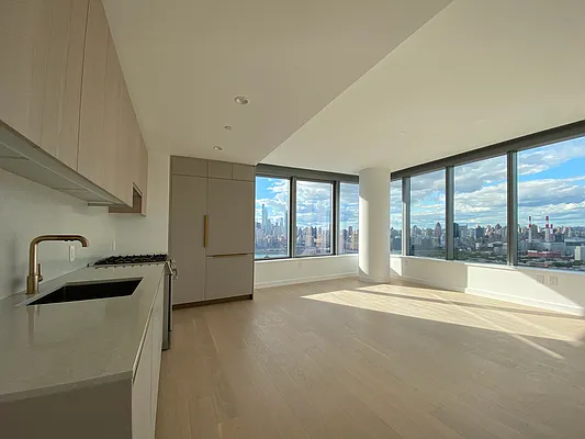 Rented by Chase Global Realty Corp | media 12