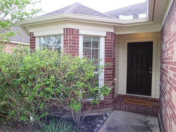 2nd image of 3 Garden Grove Dr
