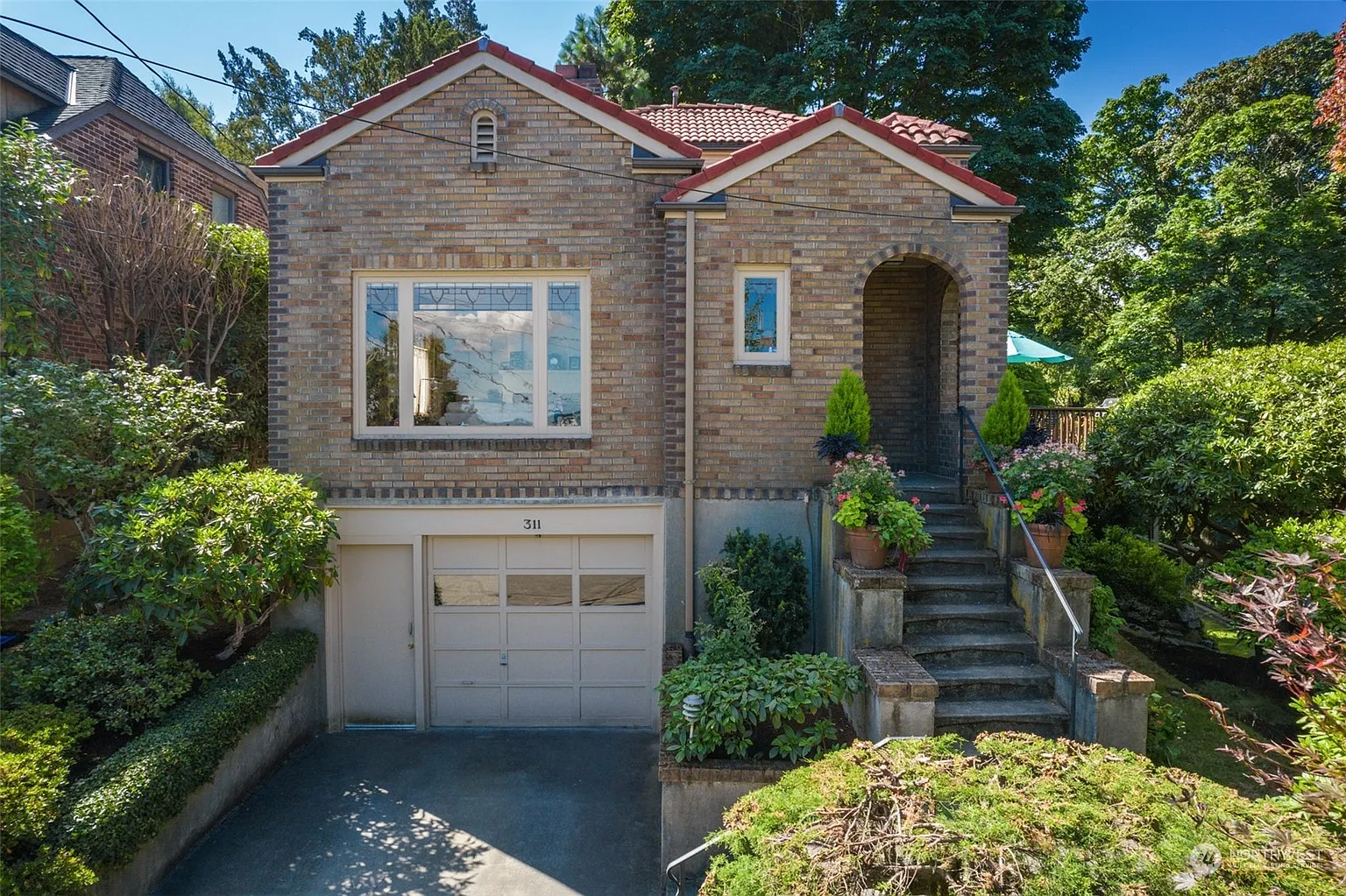 311 Smith Place photo 1