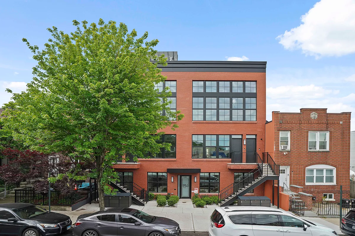 194 30th St Unit 1A  