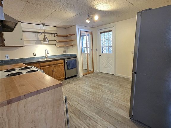 5th image of 204 Bourne St Unit 204