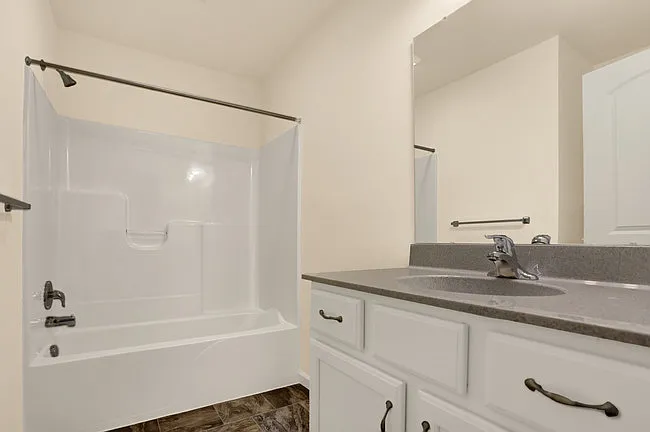 81 Simon Ct — Photo 30