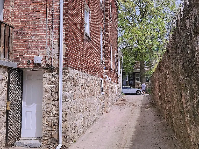1347 Homestead St — Photo 19