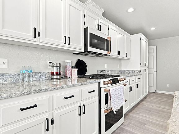 2nd image of 2056 Kingswood Dr