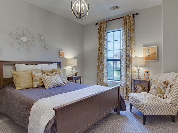 Charming secondary bedroom