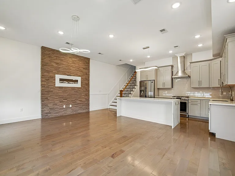 46 Carlton Ave #B — Photo 3