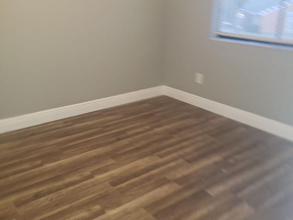 1st image of 26 Silver Falls Cir