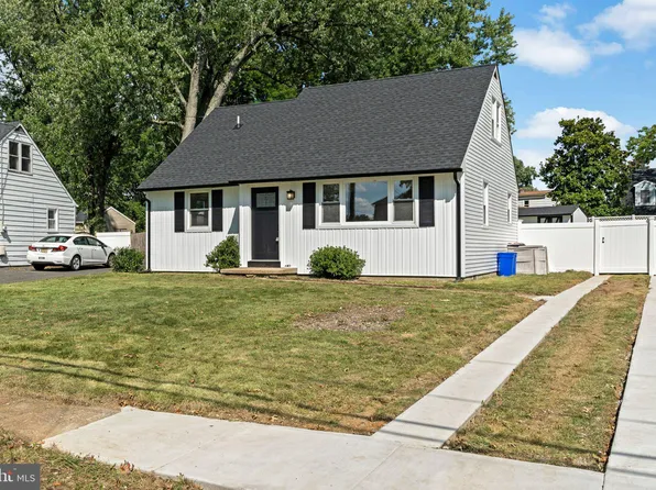 204 S Moore Ave, Barrington, NJ 08007