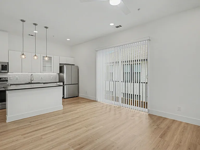 2217 N Fitzhugh Ave #202 — Photo 18