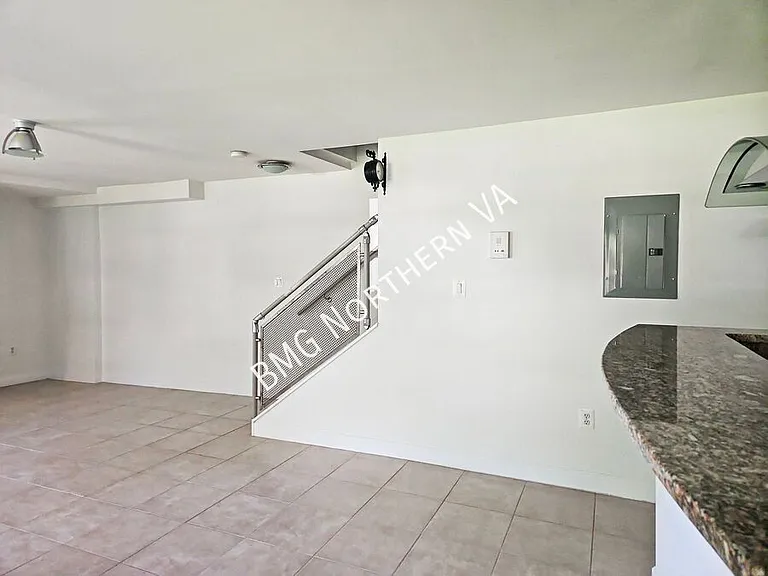 1127 N Stuart St #1 — Photo 6