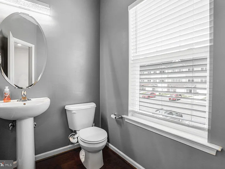 2437 Drake Ln — Photo 16