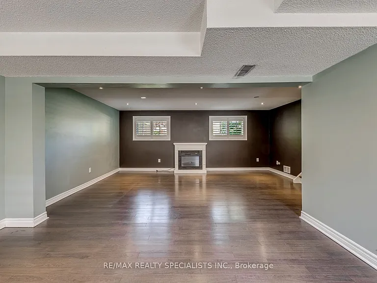 5 Country Club Dr — Photo 38