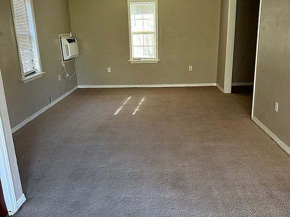 4th image of 806 W Church St #1
