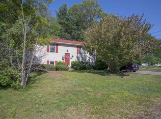25 Pine Ridge Cir, Taunton, MA 02780