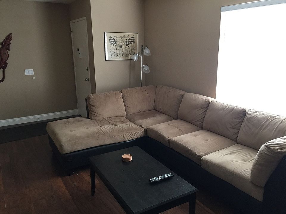 Living room, couch can stay
