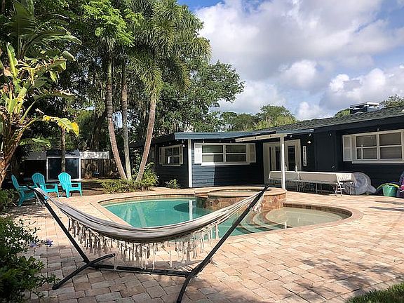 4th image of 3840 Hibiscus St