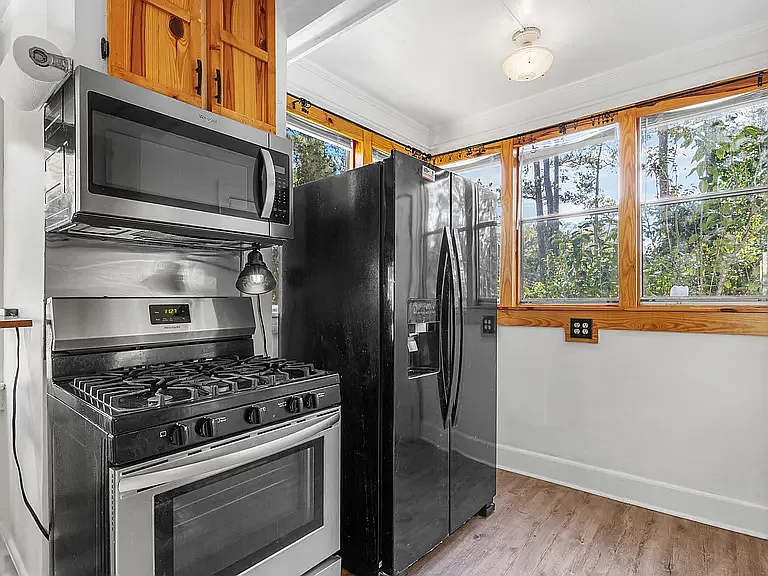 2347 Byrnes Dr — Photo 10
