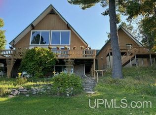 7753 Evergreen Dr, Munising, MI 49862