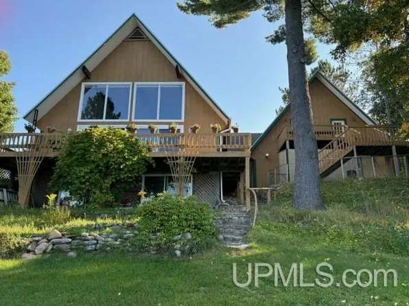 7753 Evergreen Dr, Munising, MI 49862