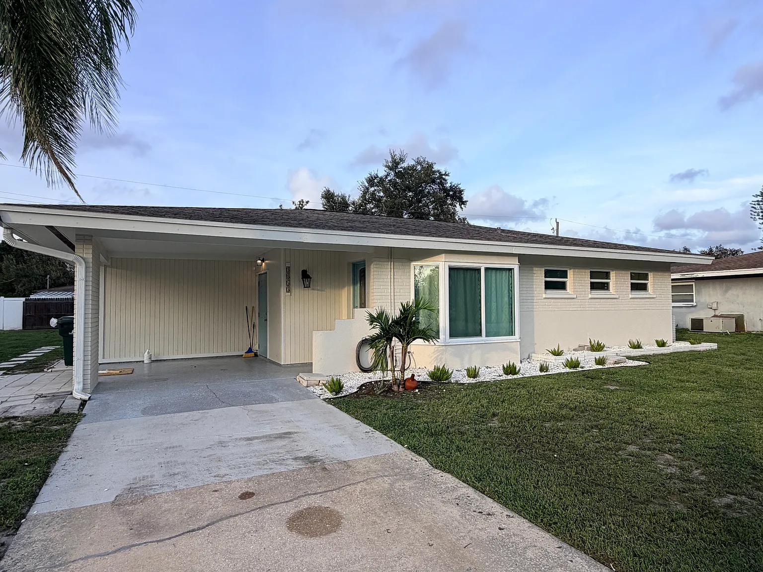 3 bed, 1400 sqft, $2,500 — Photo 2