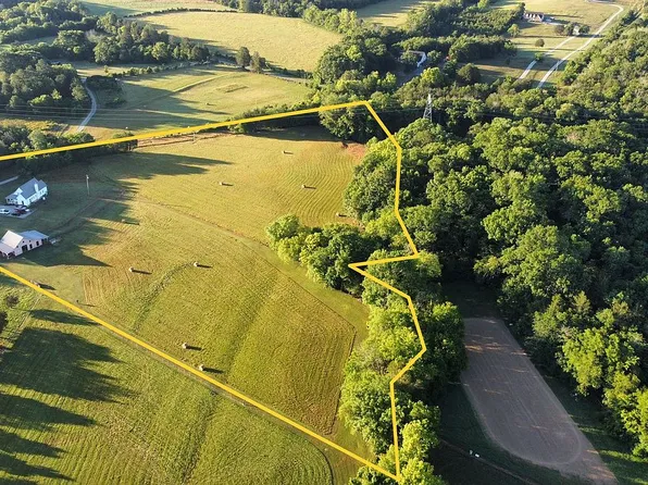 233 Lowry Ln, Chickamauga, GA 30707