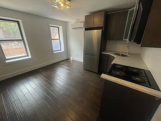 2nd image of 800 Quincy St #1A