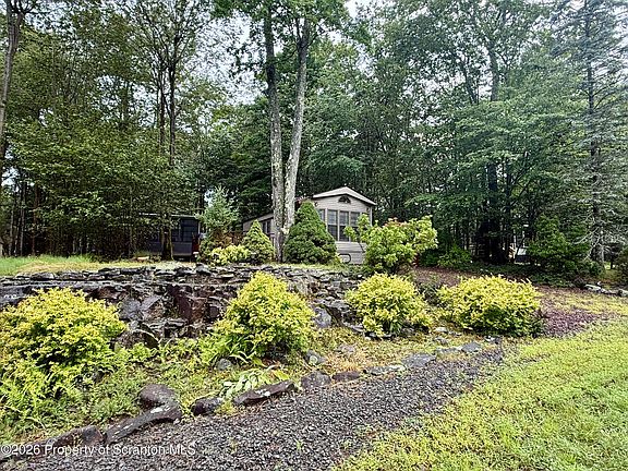 2nd image of 611 Hummingbird Dr