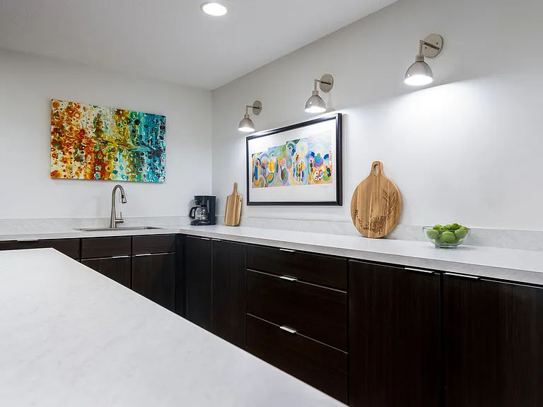 Hummingbird Cove Apartments — Photo 8