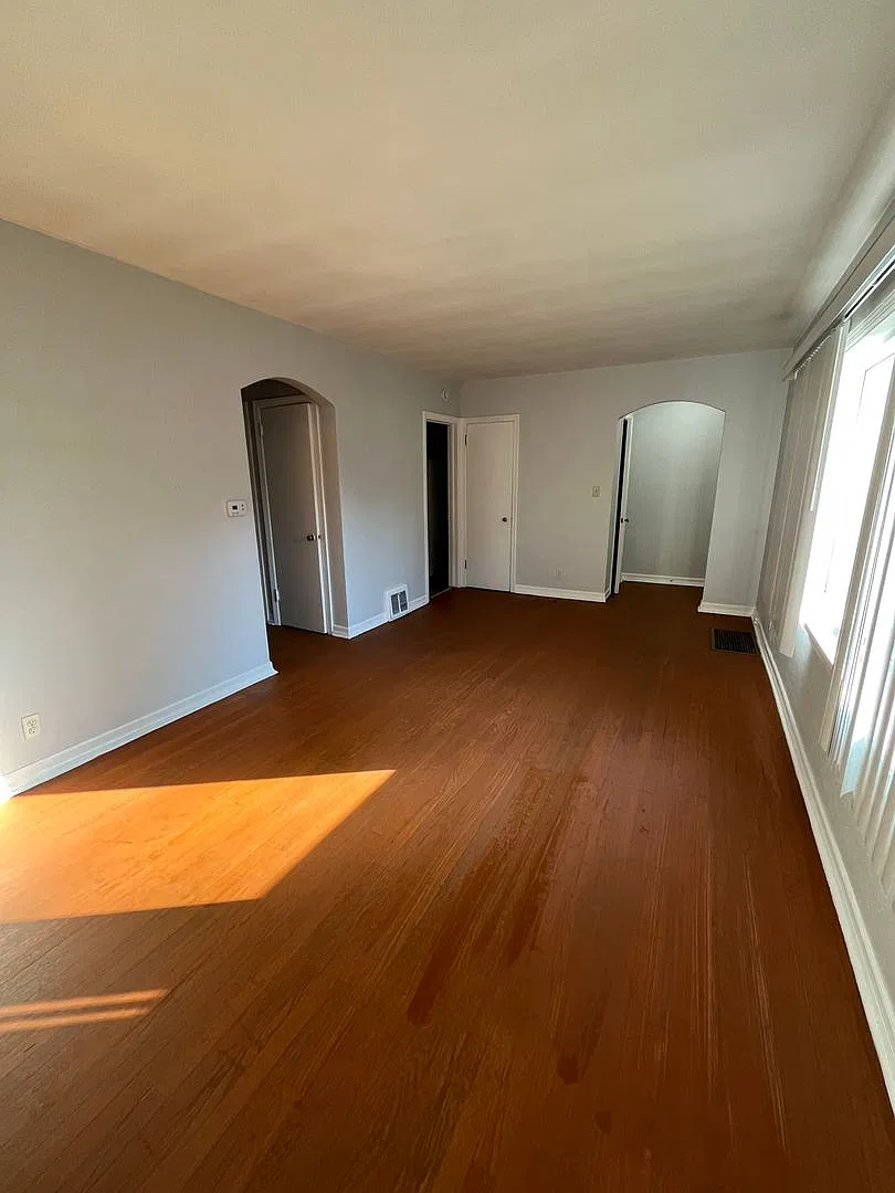304 S. Gardiner Ave. — Photo 2