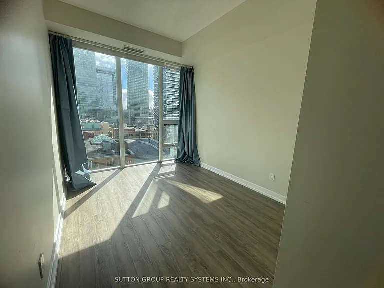 126 Simcoe St #1208 — Photo 12