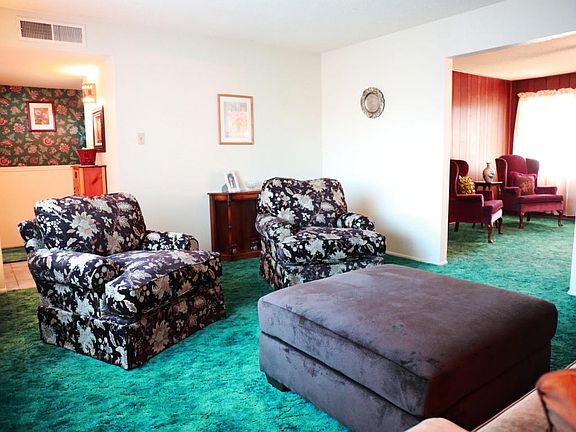4th image of 10412 Theresa Pl NE