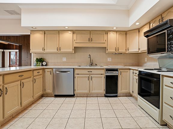 5th image of 9208 Tamarack Dr
