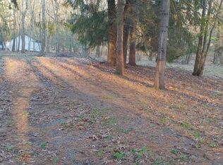 3205 Pocono Dr, East Stroudsburg, PA 18302