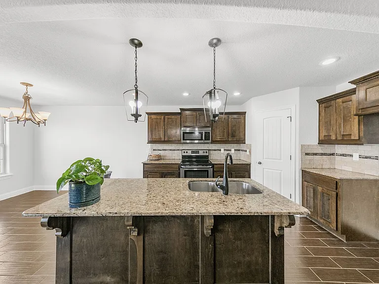 3002 Fernwood Ave — Photo 6